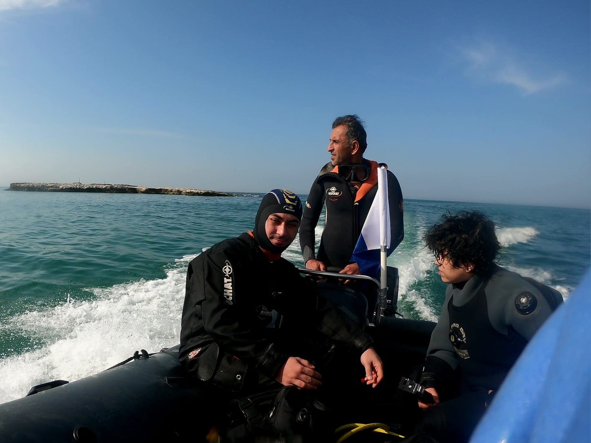 Divers on the boat heading out to a Caspian dive site